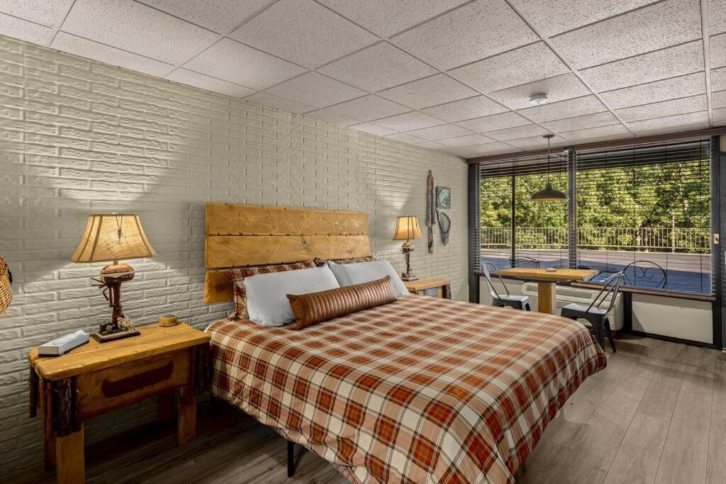 Stonegate Lodge King Bed, Wifi, 50In Roku Tv, Salt Water Pool Room #108 Eureka Springs Exterior foto